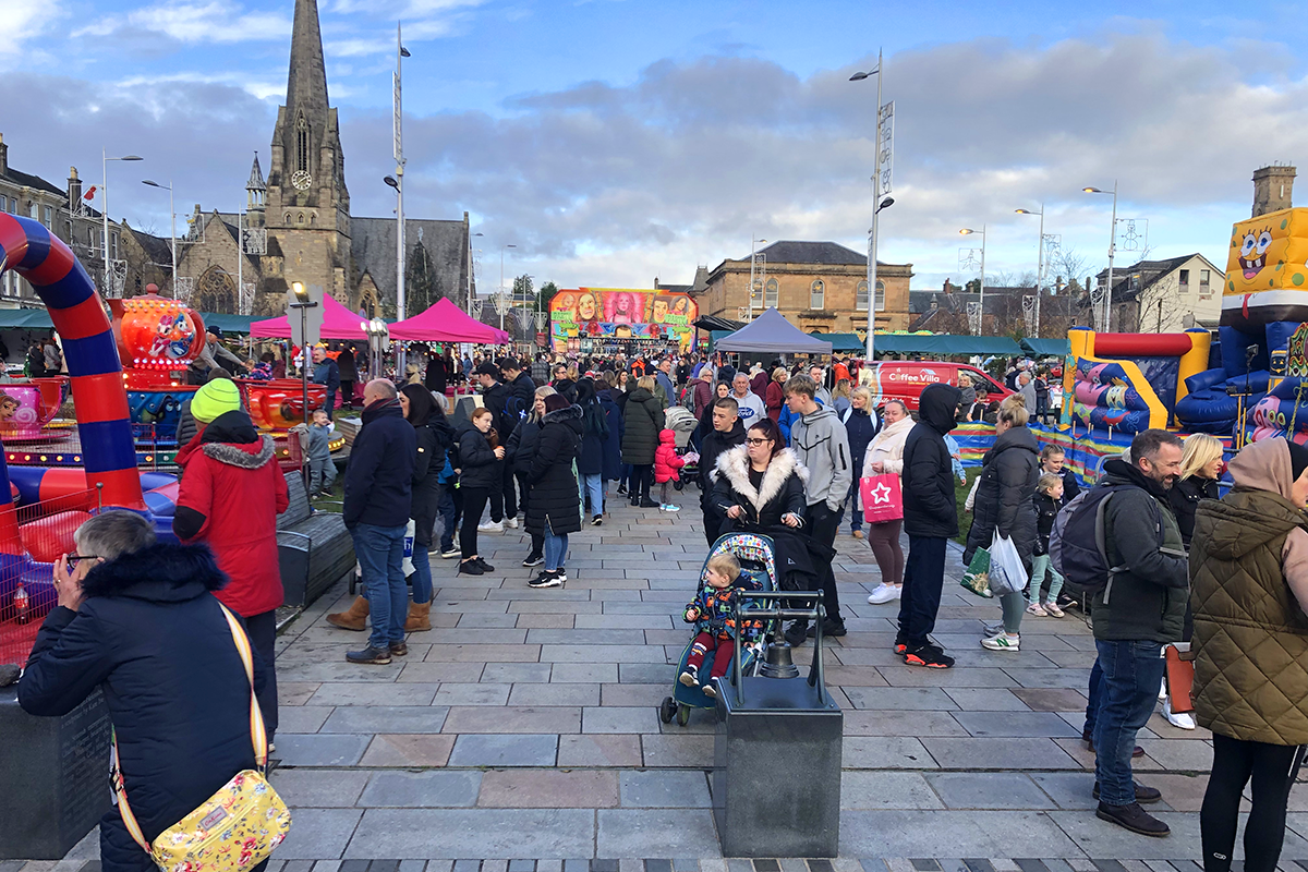 ‘More Pictures & Videos Helensburgh Festive Lighting 2022’